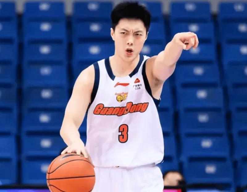 开云APP-杜锋多给胡明轩一些尊重吧!末节开始搏命主导攻守,他的能力不差